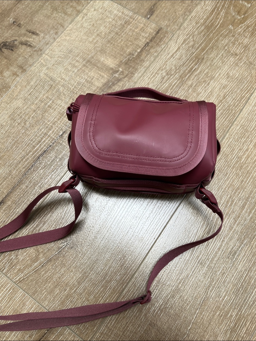 Baboon to the Moon Go-Bag Micro Bag in black cherry
